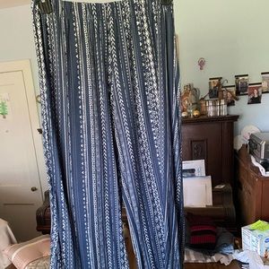 Brand- Allison Brittany.   Size-Large